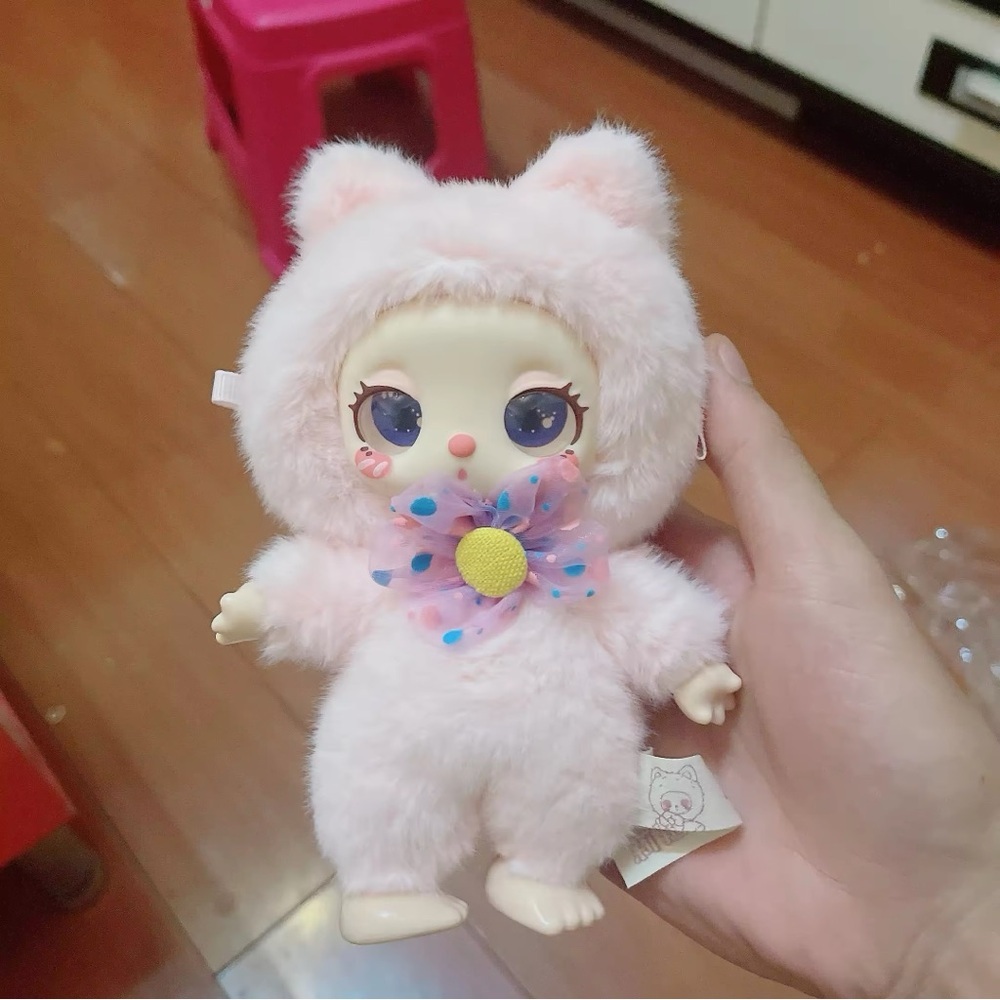 Liila’s Lucky Cat Version 1 Unopened Blind Box - Picture 12 of 12
